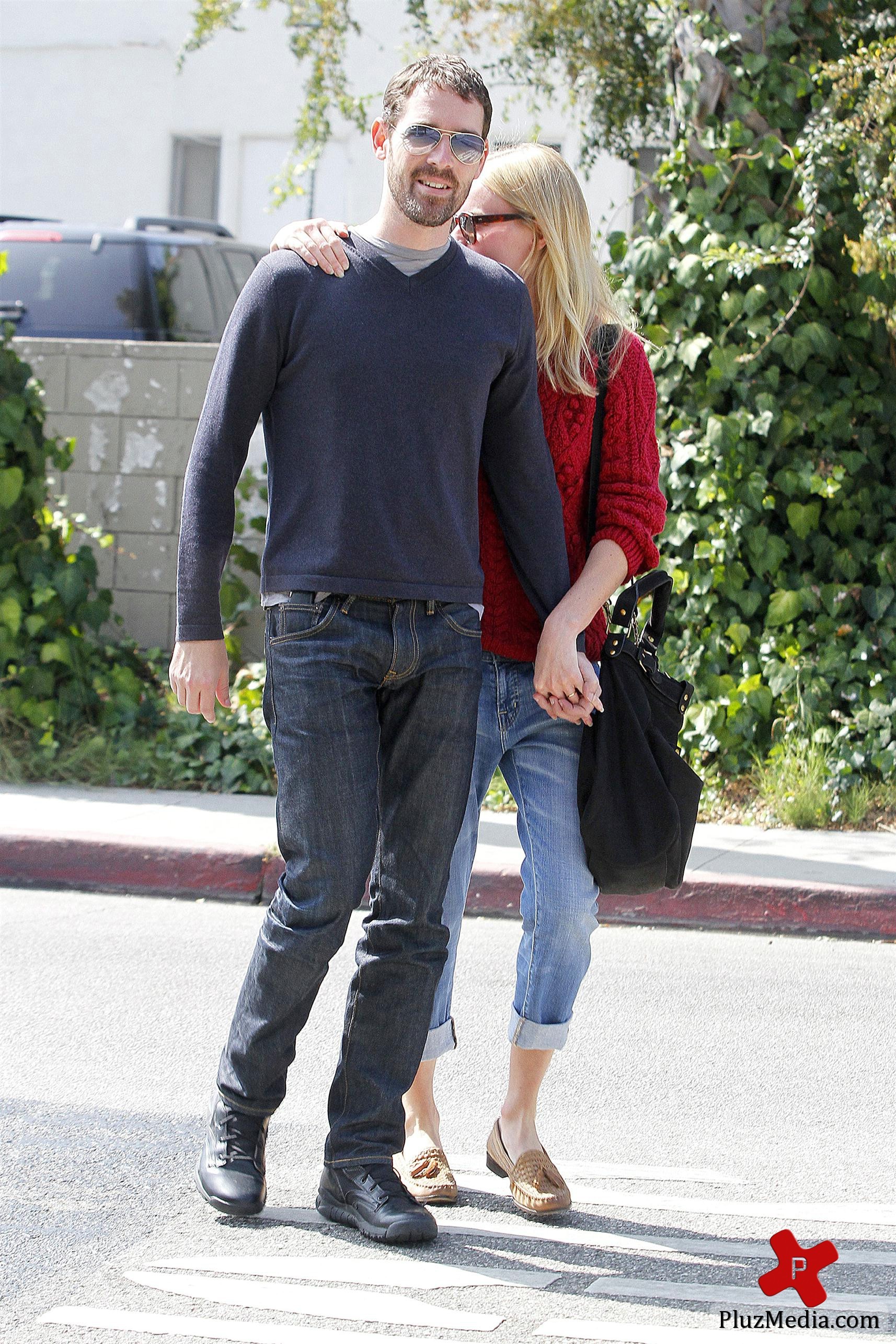 Kate Bosworth keeps close to her boyfriend as they leave Lemonade restaurant | Picture 97918